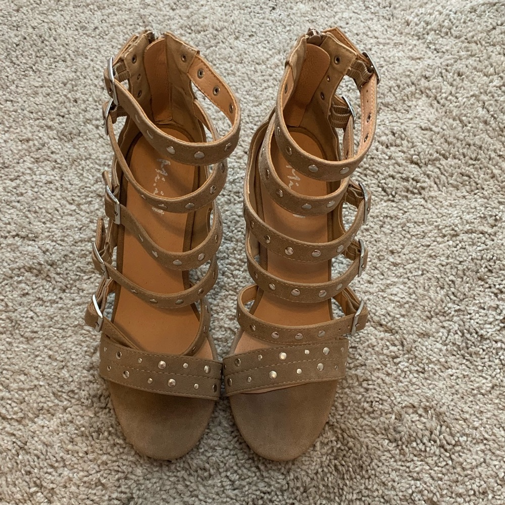 Strappy heals